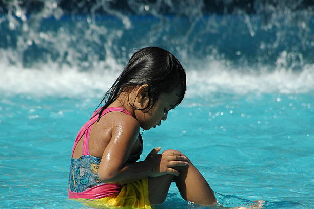 저는 저 자신을 - human hair swimming pool spray little girls 뉴스 사진 이미지