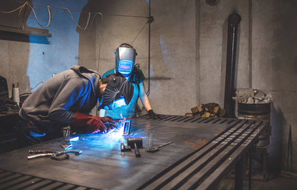 istock Passing down the art of welding 926773638