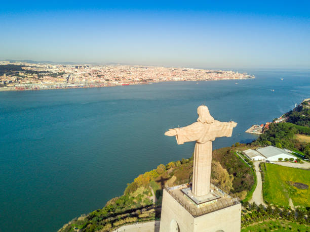 istock Jesus Christ monument in Lisbon, Portugal 926777738