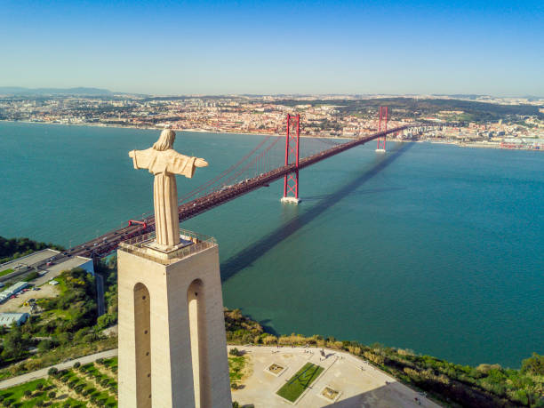 istock Jesus Christ monument in Lisbon, Portugal 926777750