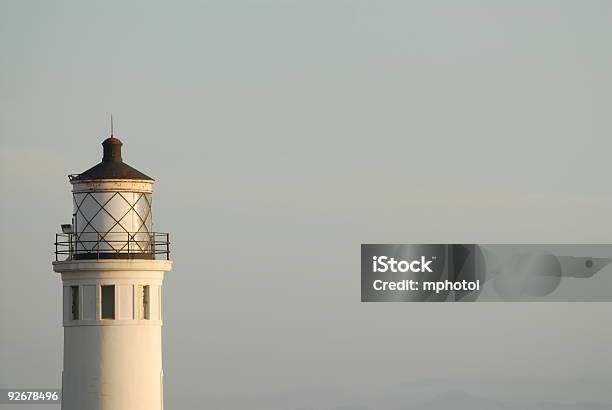 Photo libre de droit de Phare Gros Plan banque d'images et plus d'images libres de droit de Balise - Balise, Blanc, Ciel