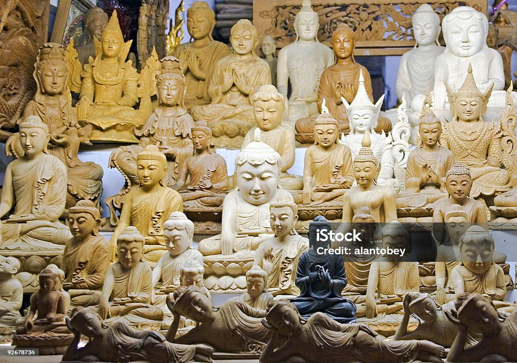 Numerose statue di Buddha di vendita - Foto stock royalty-free di Buddha
