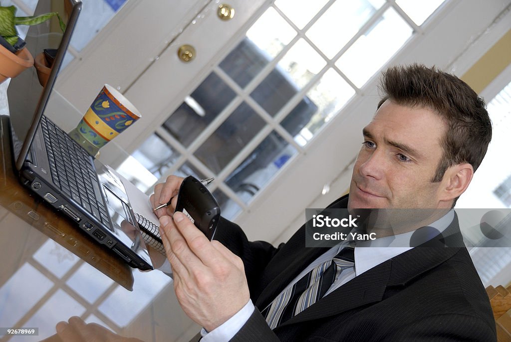 Homem no PDA - Foto de stock de Adulto royalty-free