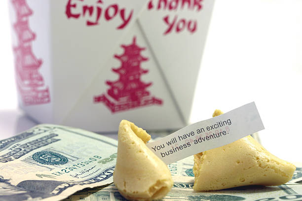 amuleto - opportunity risk fortune cookie fortune telling imagens e fotografias de stock