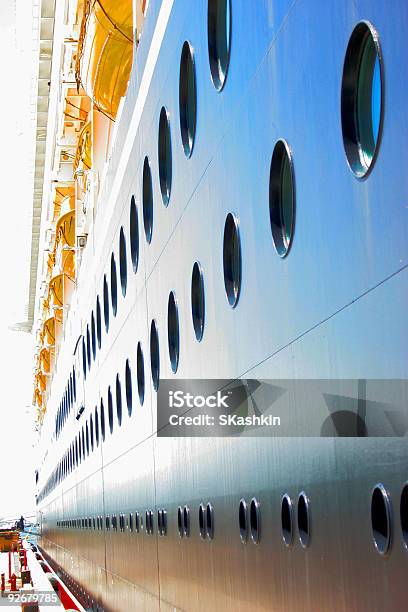 Linha De Cruzeiro - Fotografias de stock e mais imagens de Barco de Cruzeiro - Barco de Cruzeiro, Cruzeiro, Curva - Forma