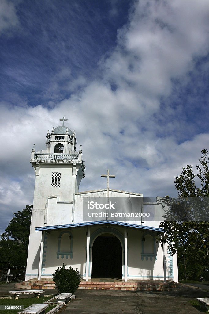 Vecchia chiesa stradale - Foto stock royalty-free di Agosto