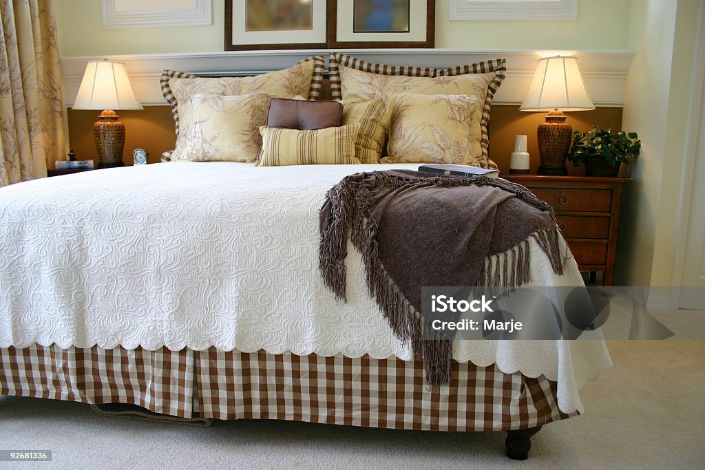 Удобная кровать - Стоковые фото Без людей роялти-фри