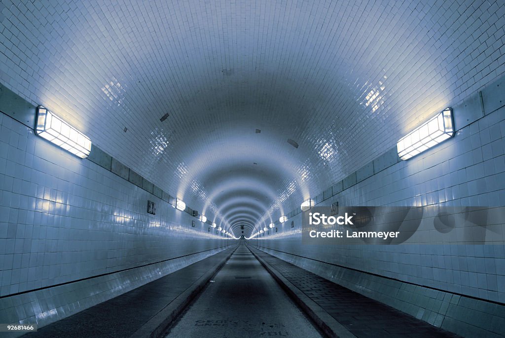 ブルーのトンネル - からっぽのロイヤリティフリーストックフォト