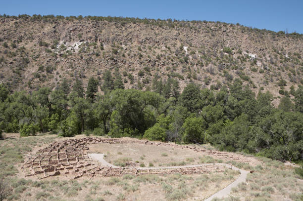 tyuonyi プエブロ-バンデリア国定公園 - tyuonyi pueblo ruins ストックフォトと画像