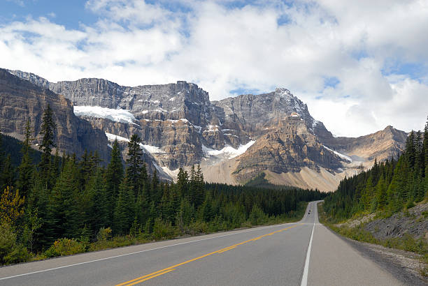 istock Icefields Parkway in Canadian Rockies 92682997
