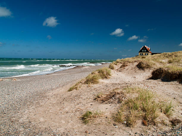 la partie ancienne de skagen - denmark beach beach house house photos et images de collection