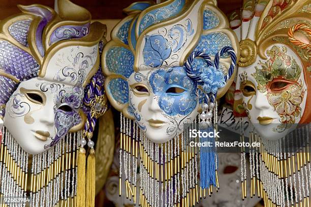 Três Linda Venetian Máscaras Xxl - Fotografias de stock e mais imagens de Adulto - Adulto, Arte e Artesanato - Arte visual, Azul