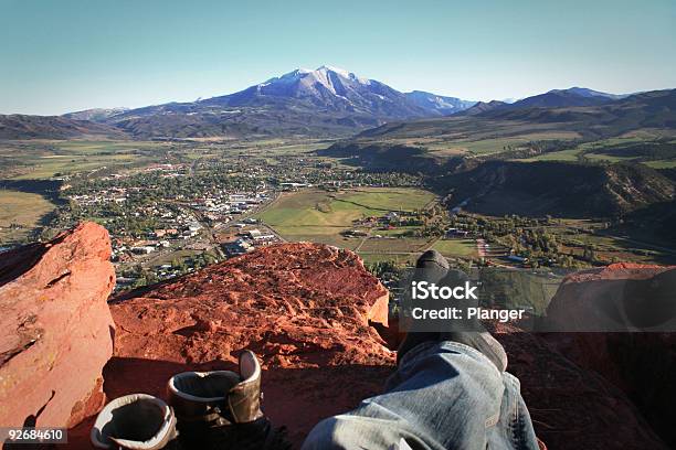 Descanse En La Parte Superior De Las Montañas Foto de stock y más banco de imágenes de Colorado - Colorado, Excursionismo, Agotamiento