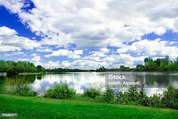 Spiegelt Des Tag Stockfoto und mehr Bilder von Bedeckter Himmel - Bedeckter Himmel, Blau, Farbbild