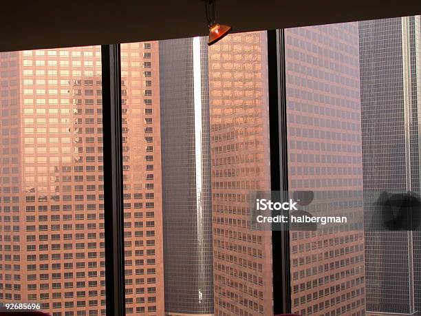 Le Queste Windows - Fotografie stock e altre immagini di California - California, Capitali internazionali, Centro della città