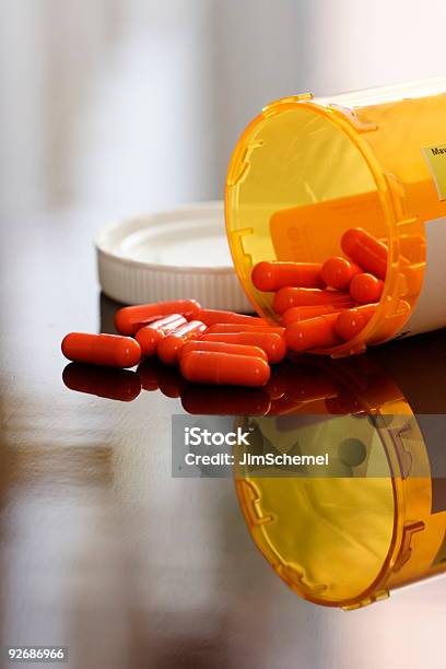 Le Pillole - Fotografie stock e altre immagini di Arancione - Arancione, Assicurazione, Assicurazione sanitaria