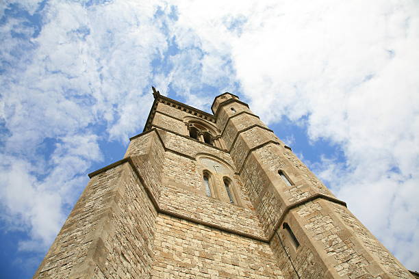 angielski kościół wieża - ancient past anglican building exterior zdjęcia i obrazy z banku zdjęć