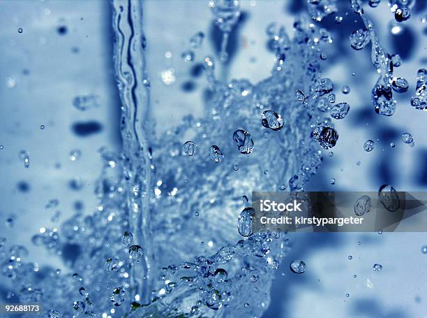 Spruzzi Dacqua - Fotografie stock e altre immagini di Accendere (col fuoco) - Accendere (col fuoco), Acqua, Astratto