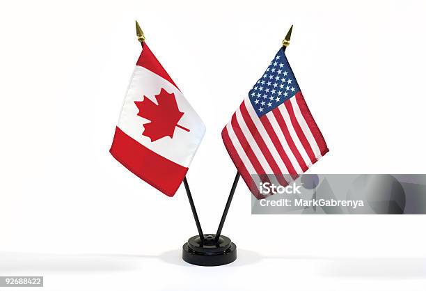 Canada E Usa Le Bandiere Isolati - Fotografie stock e altre immagini di Piccolo - Piccolo, Canada, Bandiera degli Stati Uniti