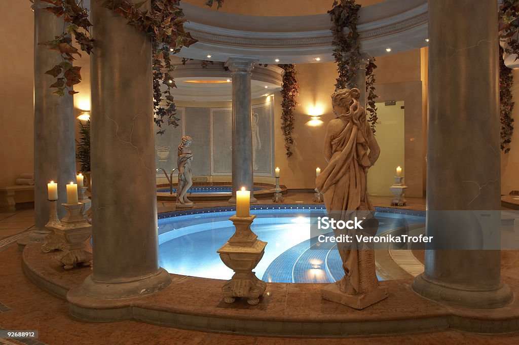 Spa con colonne romane - Foto stock royalty-free di Afrodite - Dea greca