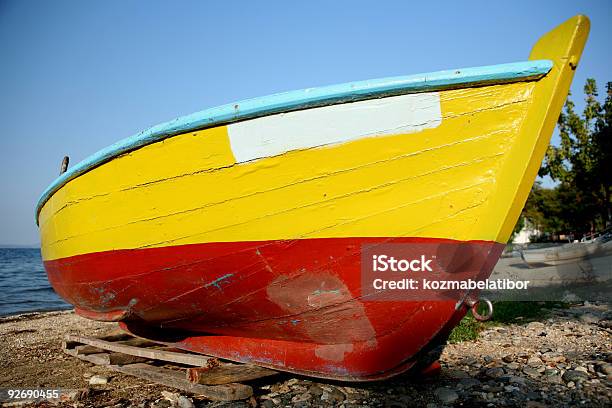 Bote Foto de stock y más banco de imágenes de Agua - Agua, Aire libre, Amarillo - Color