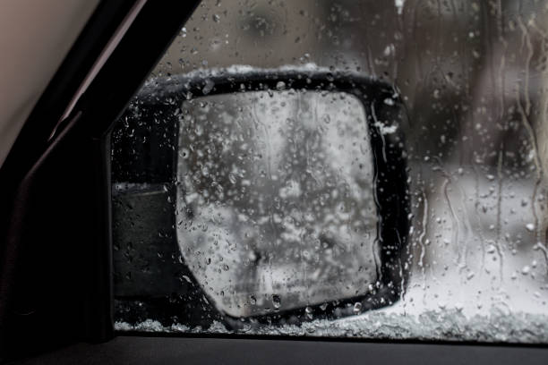 car side mirror snow - snow driving side view mirror rain imagens e fotografias de stock