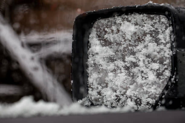 car side mirror snow - snow driving side view mirror rain imagens e fotografias de stock