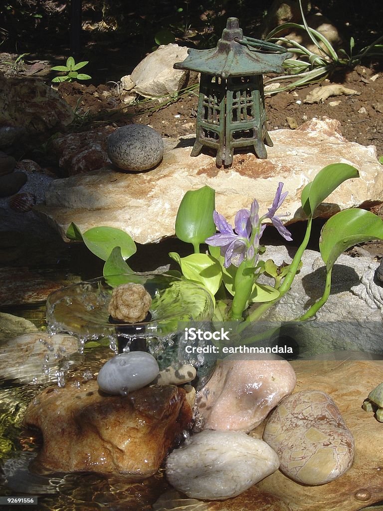 Fontaine dans le jardin - Photo de Eau libre de droits