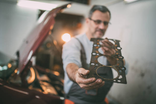 istock Senior car mechanic in workshop 926925942