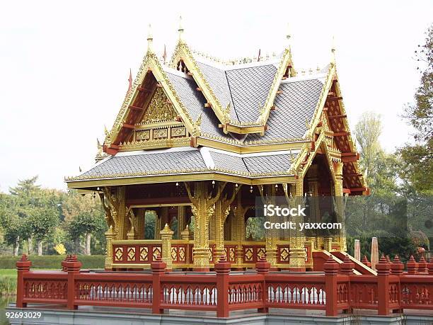 Templo Tailandés Foto de stock y más banco de imágenes de Casa - Casa, Color - Tipo de imagen, Dios