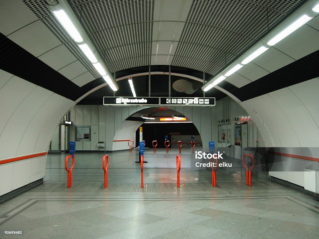Stazione della metropolitana di Vienna (Austria - Foto stock royalty-free di Architettura