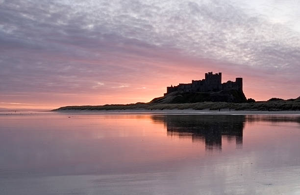 castello di bamburgh - castle bamburgh english culture old foto e immagini stock