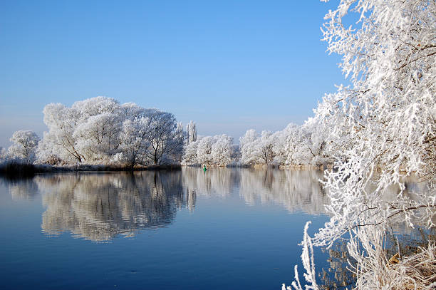 de invierno paisaje del río - winterlandschaft brandenburg fotografías e imágenes de stock