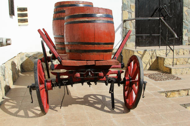 istock Old wooden wagon with wine barrels 926965018
