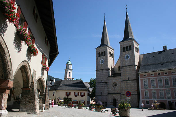 istock Berchtesgaden Schlossplatz and church 92697124