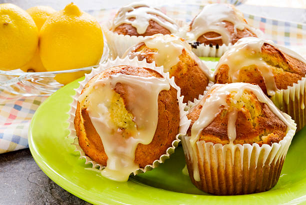 Hausgemachte Zitronen Mohnsamen Glasiert jumbo Size-muffins – Foto