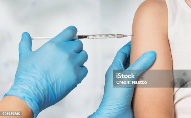 Photo libre de droit de Vaccin Contre La Maladie banque d'images et plus d'images libres de droit de Vaccin - Vaccin, Vaccin contre la grippe, Injecter