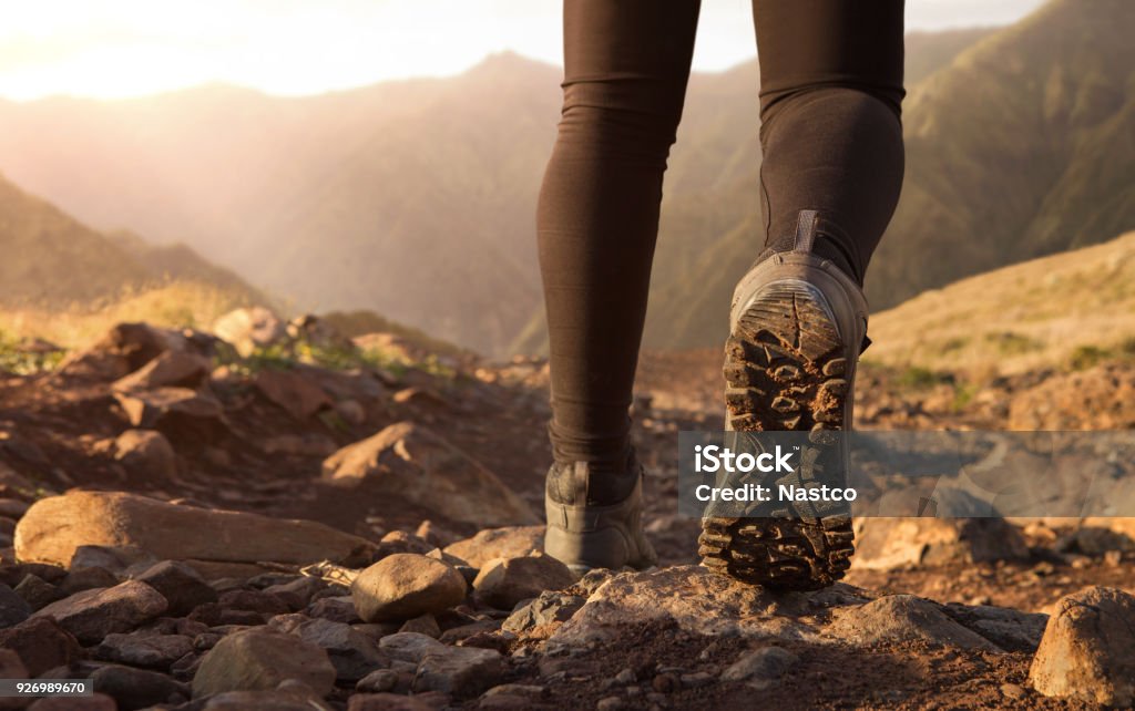 Excursionismo en la montaña - Foto de stock de Excursionismo libre de derechos
