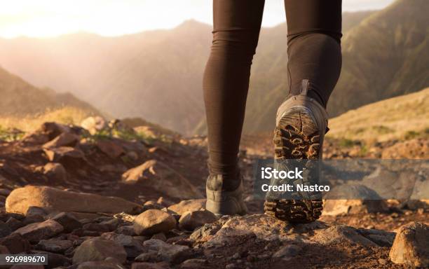 Photo libre de droit de Randonnée Dans Les Montagnes banque d'images et plus d'images libres de droit de Randonnée pédestre - Randonnée pédestre, Montagne, Marcher