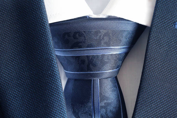 classique costume bleu, chemise et cravate, gros plan, vue de dessus - pocket suit close up shirt photos et images de collection