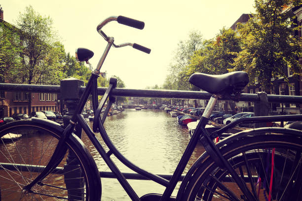 istock Old bicycle standing next to canal. Amsterdam cityscape 927000346