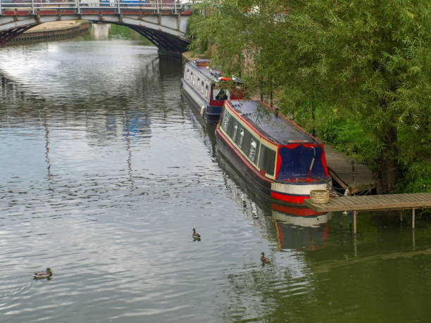istock Mooring narrowboats 927000630