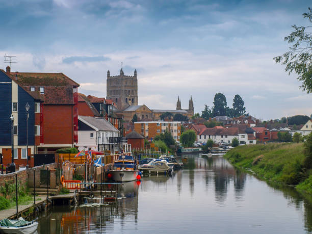 istock River view in Tewkesbury 927000822