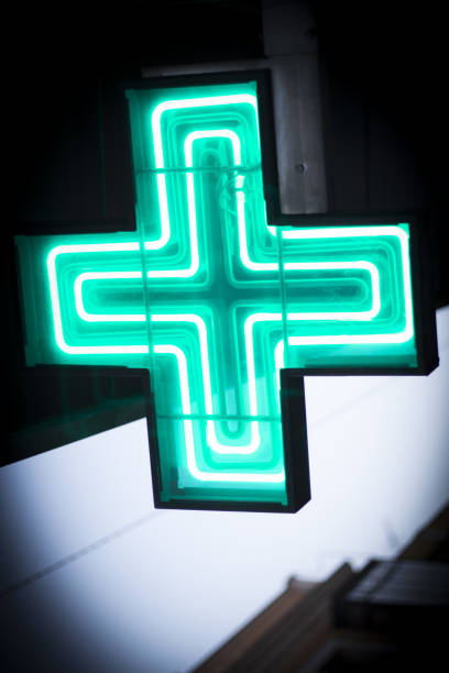 istock Luminous green cross. No people 927031002