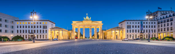 istock Pariser Platz with Brandenburg Gate at dawn, Berlin, Germany 927056474