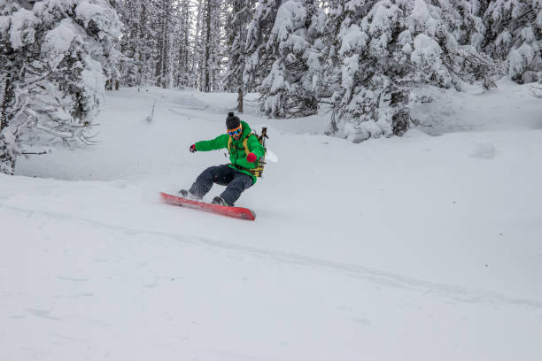 istock Snowboarder making a turn on powder snow in the backcountry 927088650