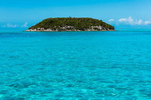 istock Deep Blue sea in the Bahamas 927101222
