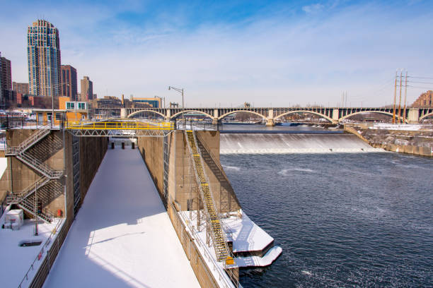 istock Mississippi canal lock in Minneapolis 927110424