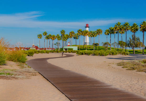 long beach lighthouse with boardwalk (p) - long beach california lighthouse los angeles county imagens e fotografias de stock