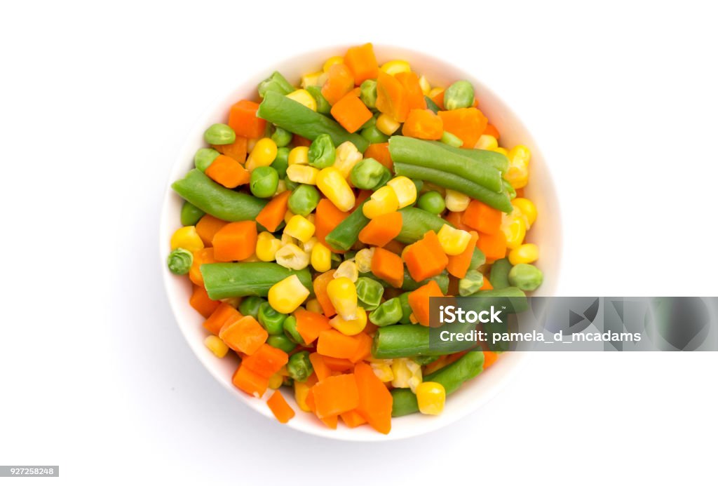 白い背景に分離した蒸し野菜 - 野菜のロイヤリティフリーストックフォト